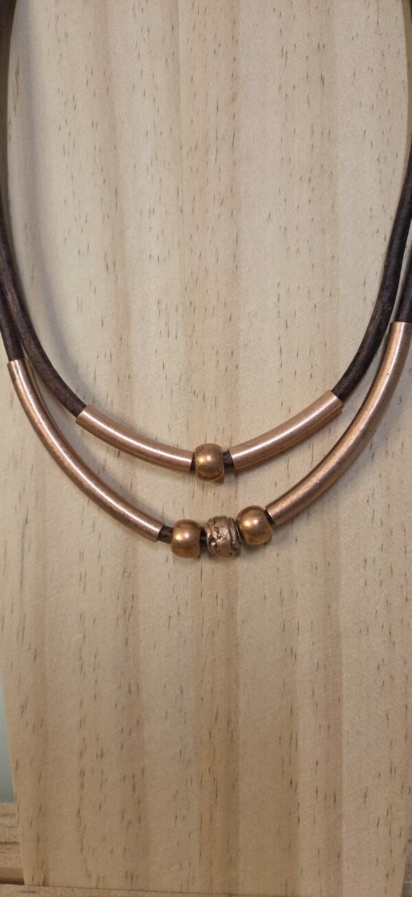 Collier femme cuir rond marron, tubes et perles cuivre
