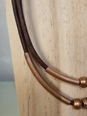 Collier femme cuir rond marron, tubes et perles cuivre