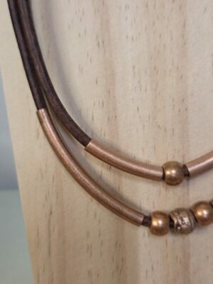 Collier femme cuir rond marron, tubes et perles cuivre