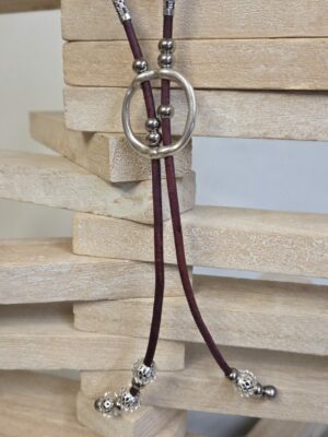 Collier sautoir cuir et perles argentées