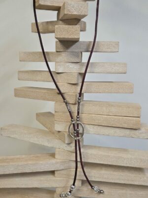 Collier sautoir cuir et perles argentées