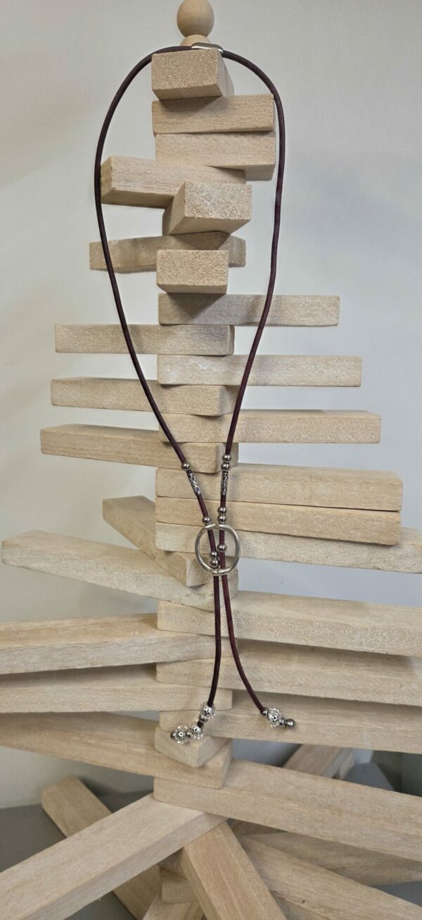 Collier sautoir cuir et perles argentées