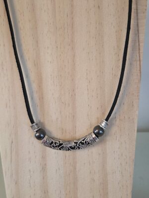 Collier homme en cuir carré noir, perles noires et argentées