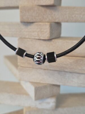 Collier homme en cuir rond noir, perles noires et argentées