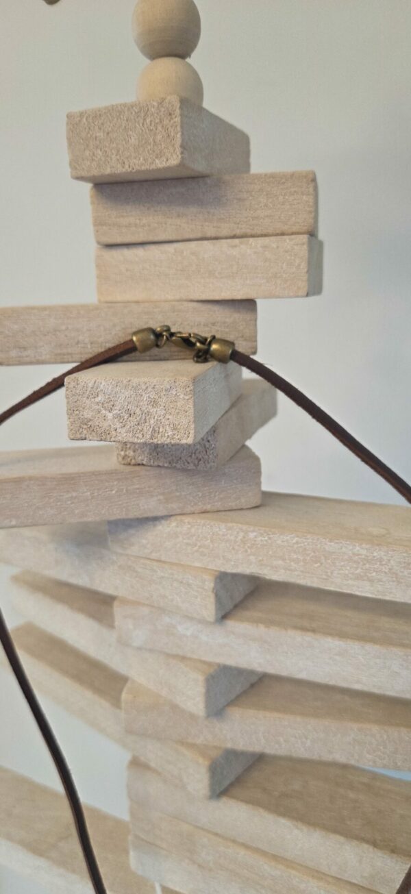 Collier homme en cuir carré marron et plume bronze