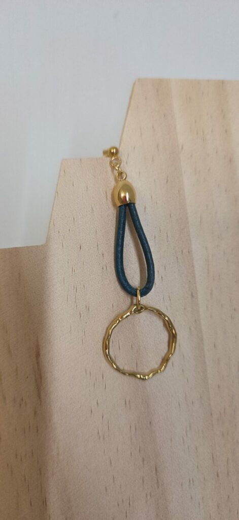 Boucles d'oreille bleu vert et rond doré
