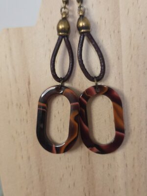 Boucles d'oreille cuir acajou et pendentif en acétate