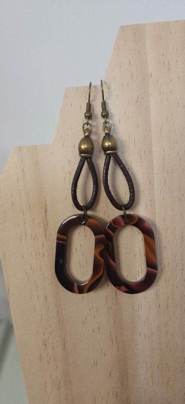 Boucles d'oreille cuir acajou et pendentif en acétate