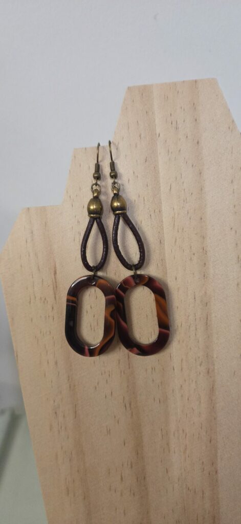 Boucles d'oreille cuir acajou et pendentif en acétate