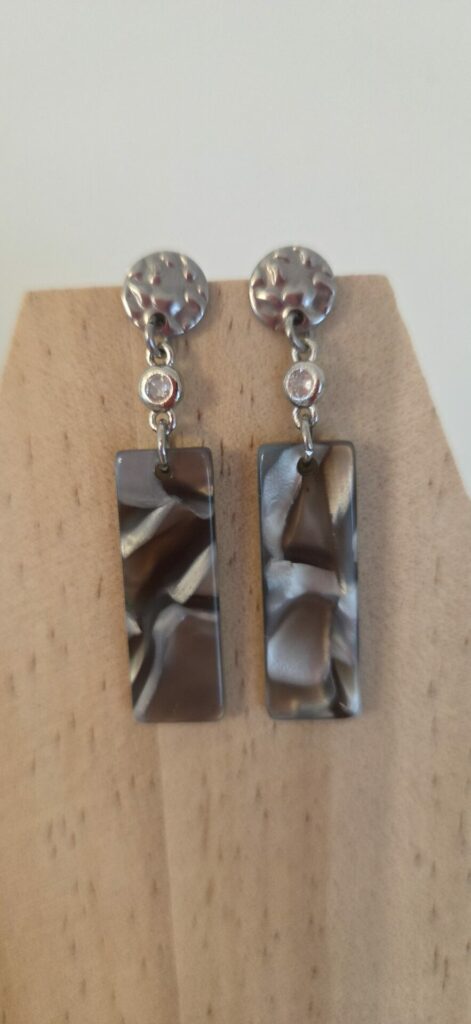 Boucles d'oreille femme pendentif acétate gris et passant verre