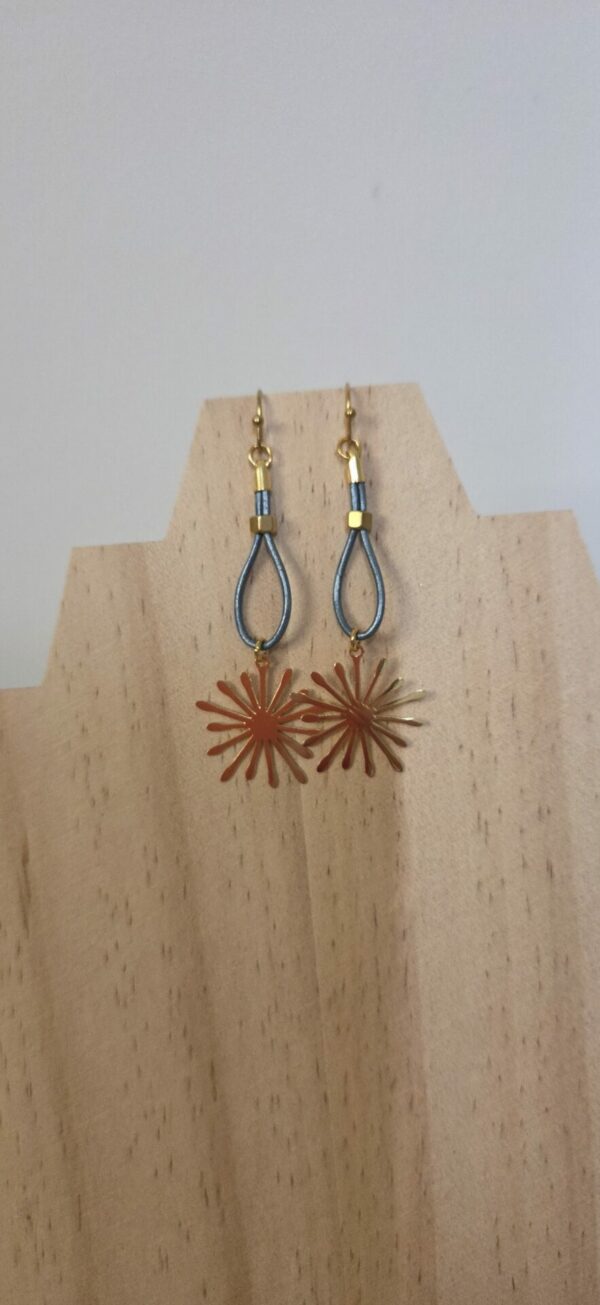 Boucles d'oreille en cuir rond 1mm et étincelle dorée