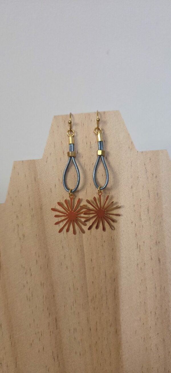 Boucles d'oreille en cuir rond 1mm et étincelle dorée