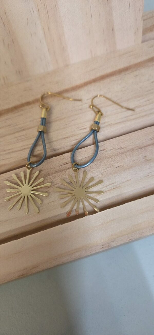 Boucles d'oreille en cuir rond 1mm et étincelle dorée