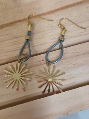 Boucles d'oreille en cuir rond 1mm et étincelle dorée