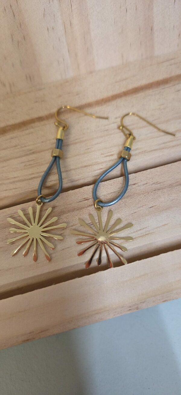 Boucles d'oreille en cuir rond 1mm et étincelle dorée