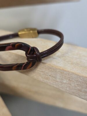 Bracelet femme en cuir rond acajou et passant ovale en acétate