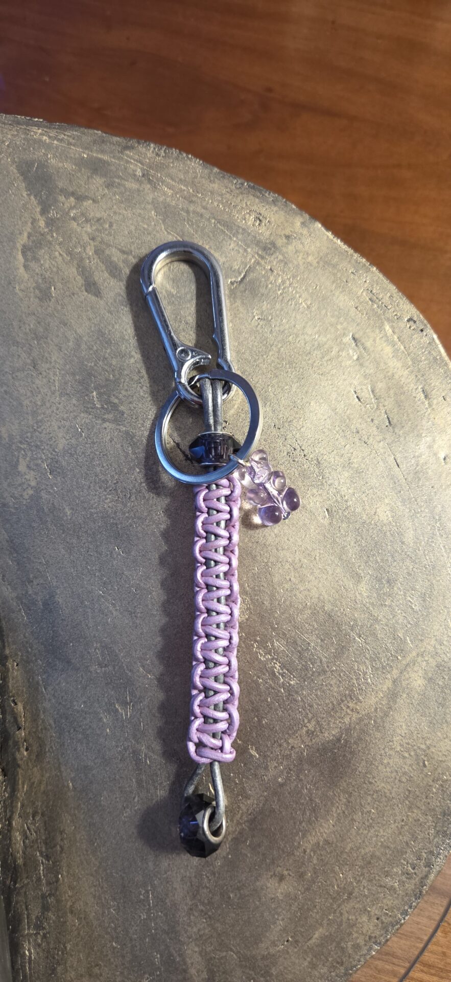 Porte-clés en macramé rose et gris