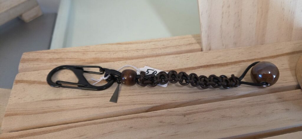 Porte-clés en macramé cuir marron et noir