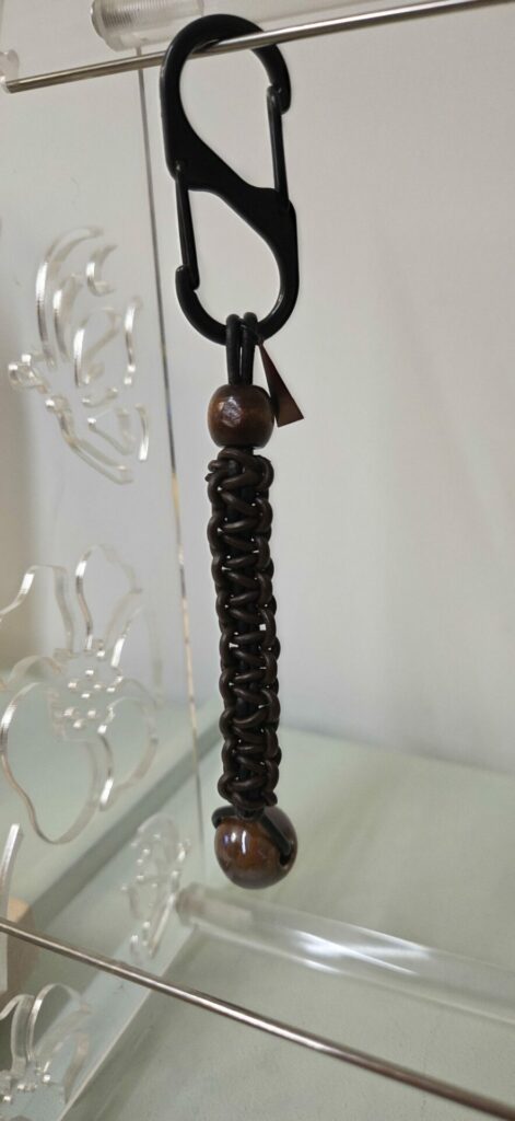 Porte-clés en macramé cuir marron et noir