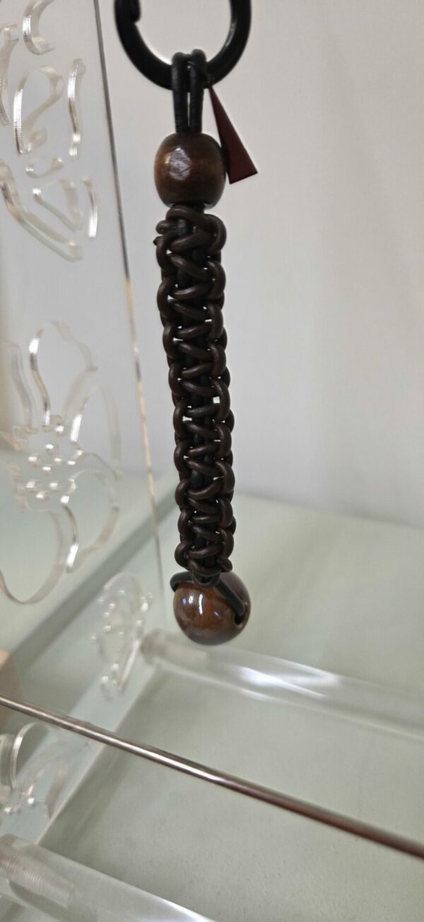 Porte-clés en macramé cuir marron et noir