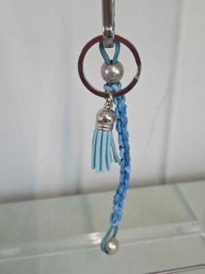 Porte-clés en macramé cuir bleu turquoise et bleu clair, pompon bleu
