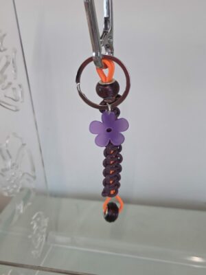 Porte-clés en macramé cuir orange et violet