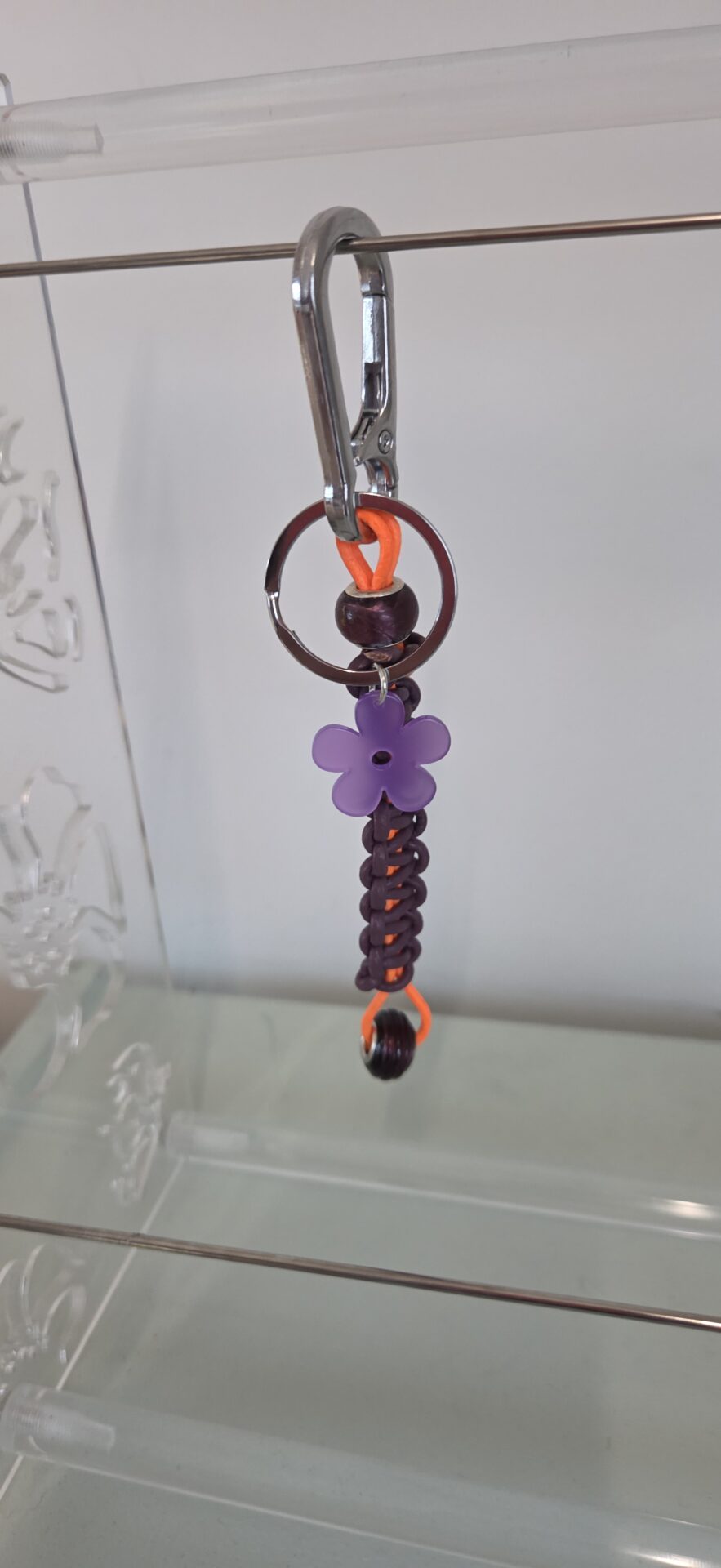 Porte-clés en macramé cuir orange et violet