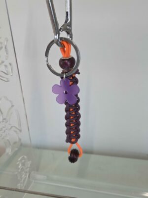 Porte-clés en macramé cuir orange et violet