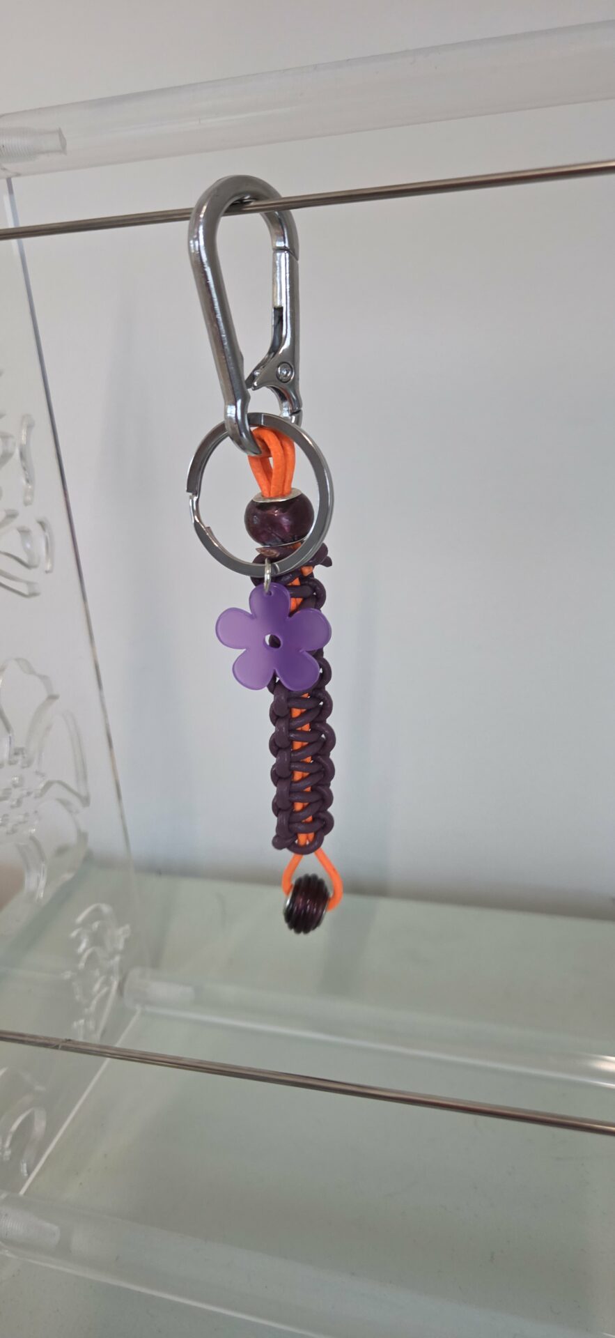Porte-clés en macramé cuir orange et violet