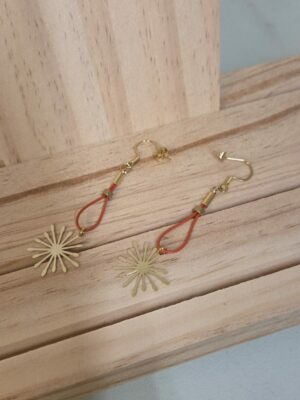 Boucles d'oreille en cuir rond 1mm et étincelle dorée