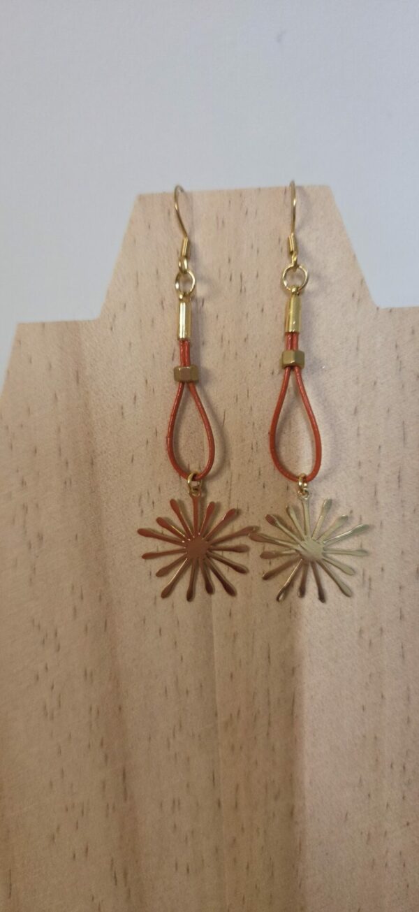 Boucles d'oreille en cuir rond 1mm et étincelle dorée