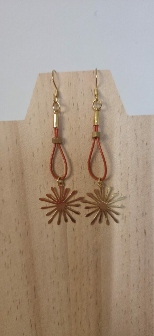 Boucles d'oreille en cuir rond 1mm et étincelle dorée