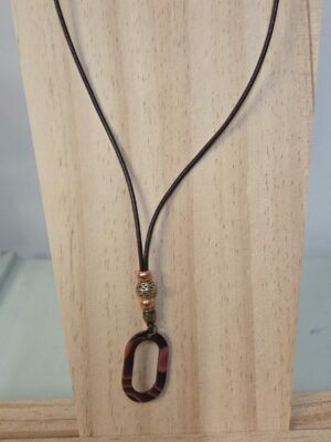 Collier sautoir cuir acajou et pendentif acétate