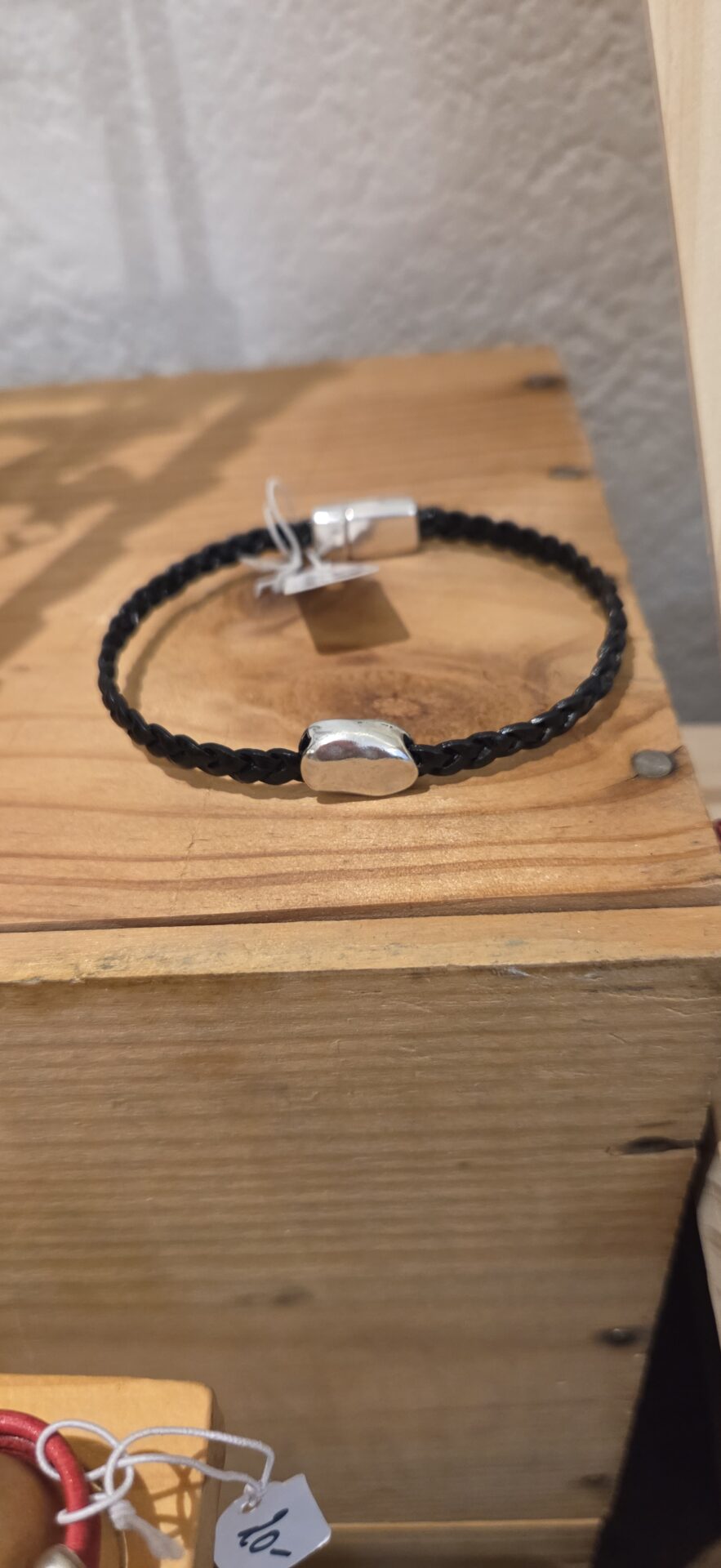 Bracelet homme en cuir tressé plat et son passant caillou