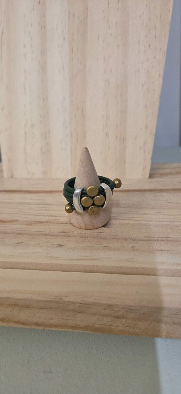 Bague femme cuir rond vert, passants argentés et bronze