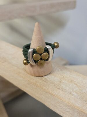 Bague femme cuir rond vert, passants argentés et bronze