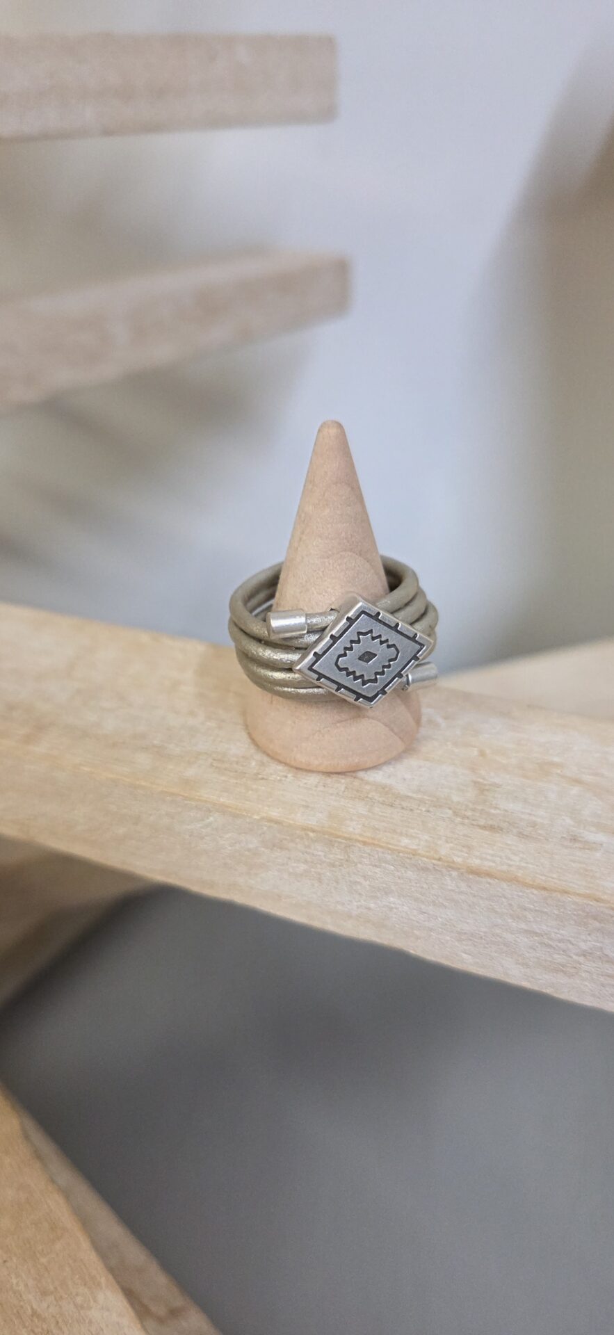 Bague femme cuir rond et passant losange argenté