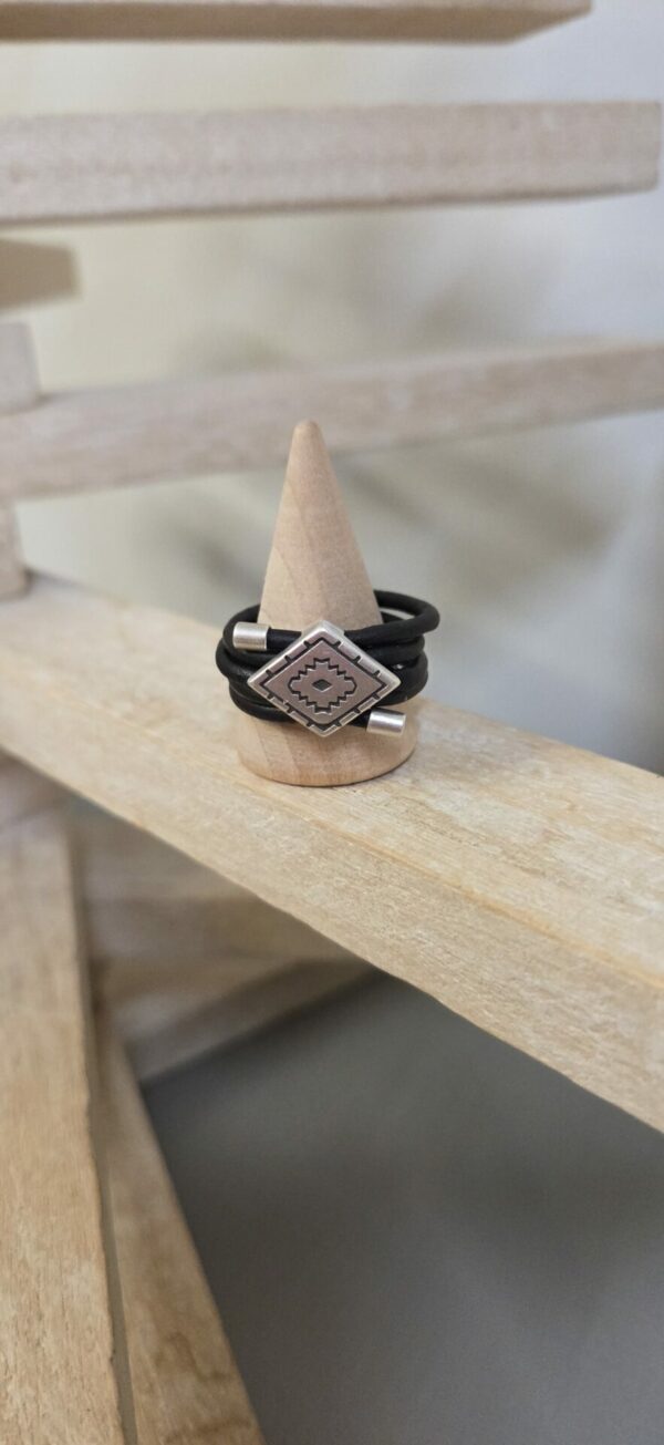 Bague femme cuir rond et passant losange argenté