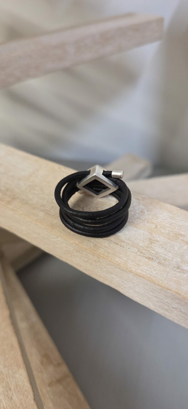 Bague femme cuir rond et passant losange argenté