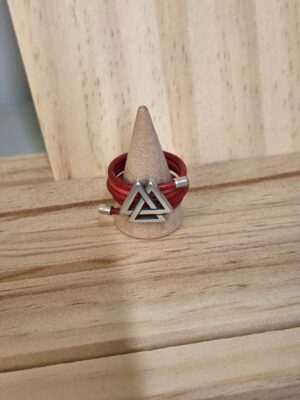 Bague femme cuir rond 2mm et triangle argenté