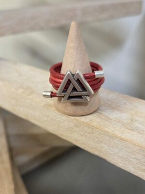 Bague femme cuir rond 2mm et triangle argenté