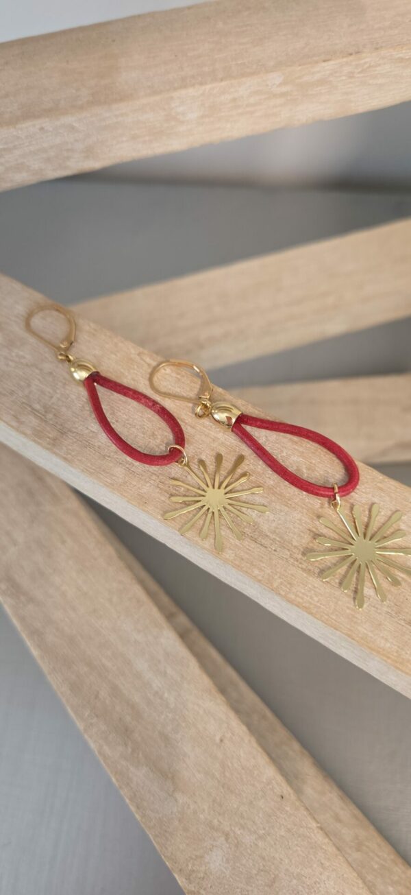 Boucles d'oreilles femme cuir rond 2 rouge et étoile dorée