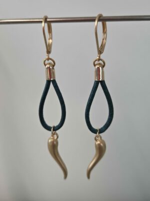 Boucles d'oreilles femme cuir rond 2 vert et amulette dorée