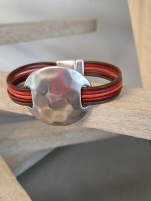 Bracelet femme cinq cuirs ronds 2mm et pastille martelée