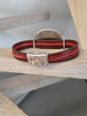 Bracelet femme cinq cuirs ronds 2mm et pastille martelée