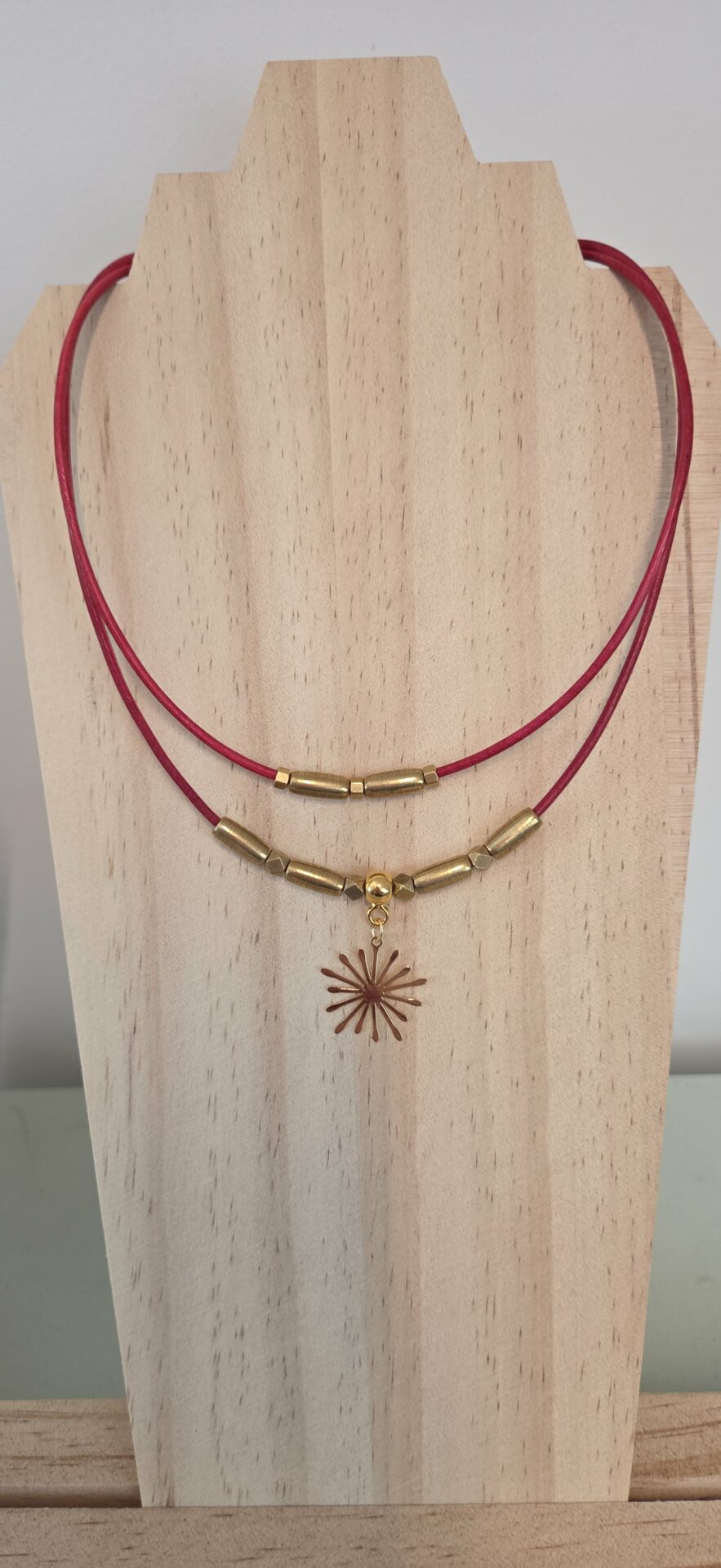 Collier femme cuir rond rouge, tubes et étincelle