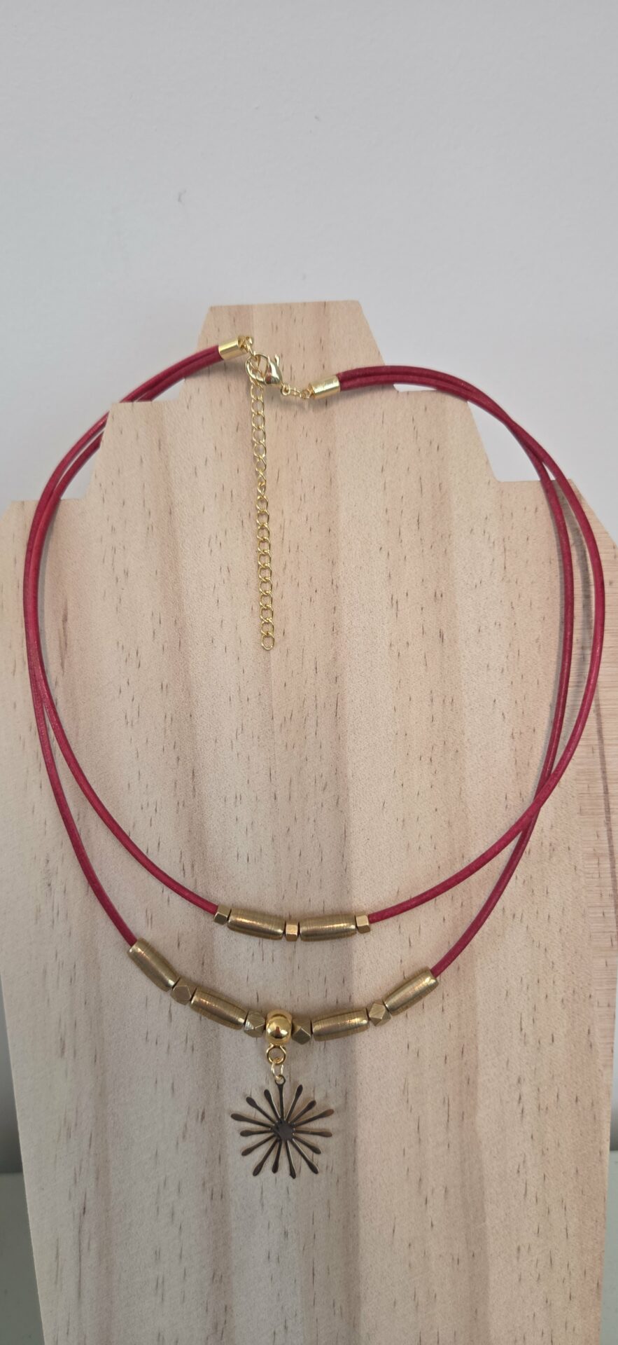 Collier femme cuir rond rouge, tubes et étincelle