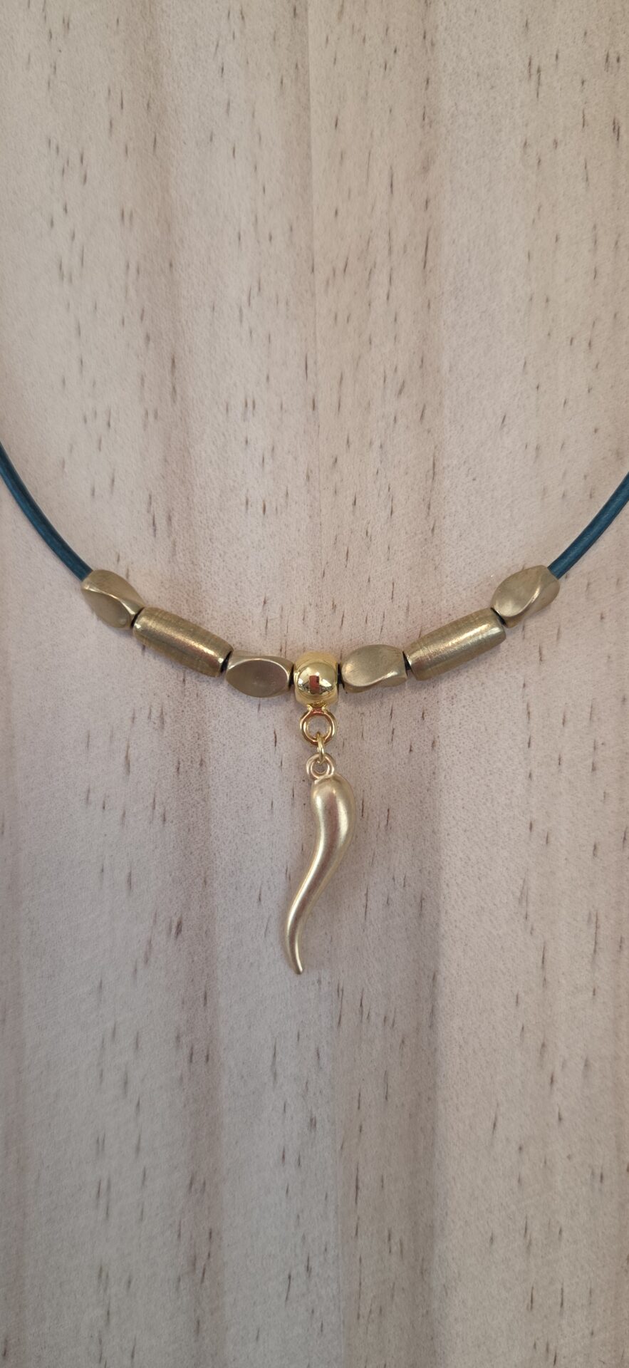 Collier "Il Corno" – Turquoise & Éclat Doré – Image 2