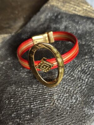 Bracelet femme cinq cuirs ronds 2mm et passants dorés