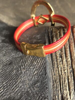 Bracelet femme cinq cuirs ronds 2mm et passants dorés